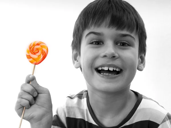 Niño feliz con piruletas —  Fotos de Stock