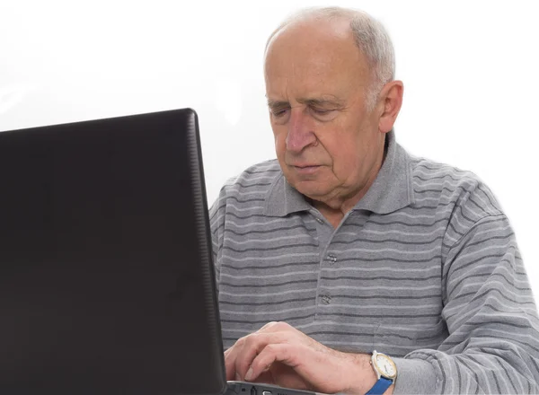 Idősebb férfi laptoppal — Stock Fotó
