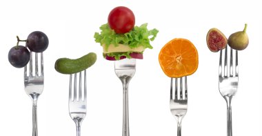 diyet kavramı, sebze ve meyve çatal üzerinde snack