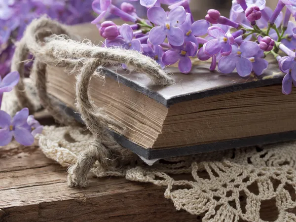 Vintage book in the floral arrangement — Stock Photo, Image