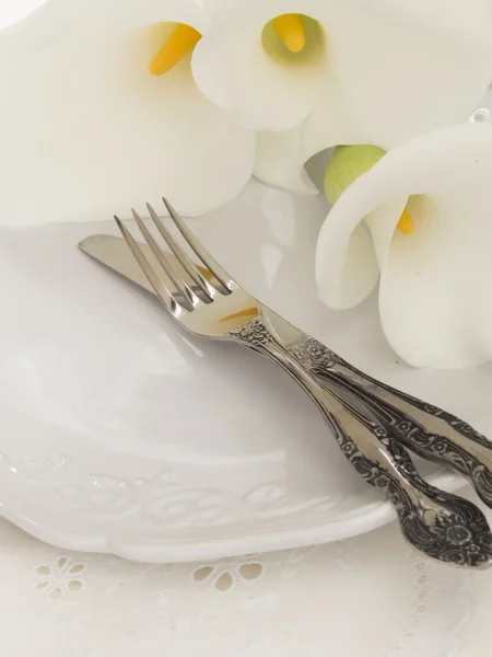 Tenedor y cuchillo con plato — Foto de Stock