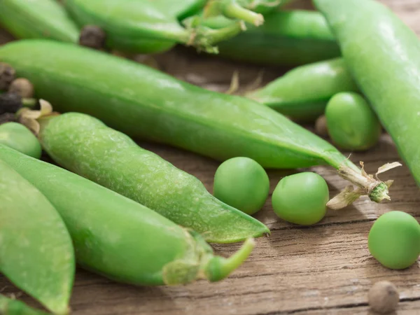 Verse, groene erwten — Stockfoto