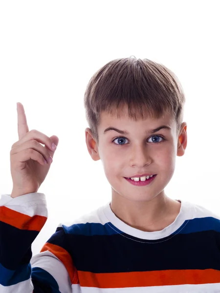 Niño feliz apuntando hacia arriba, aislado en el fondo blanco —  Fotos de Stock