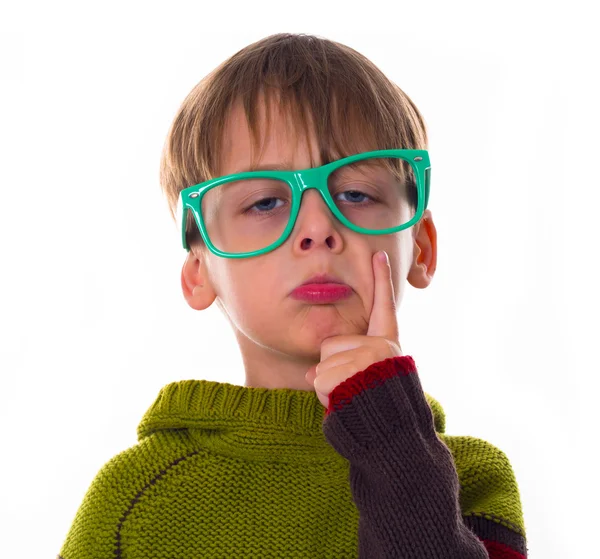 Śmieszne myślenie chłopiec w okularach, patrząc jak nauczyciel — Zdjęcie stockowe