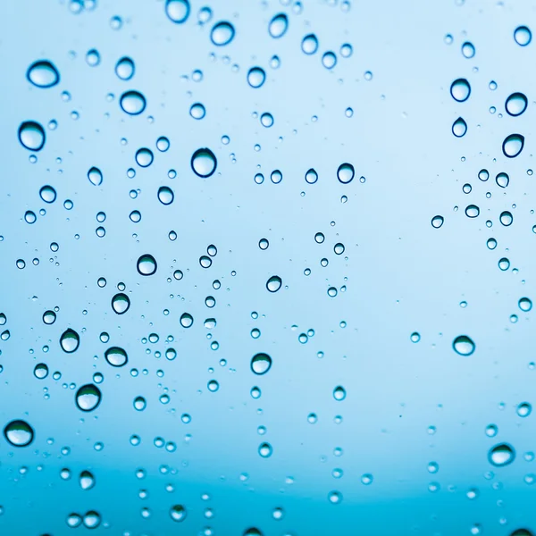 Camdaki su damlaları