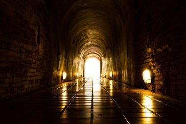 TUNNEL 'İN SONundaki Işık