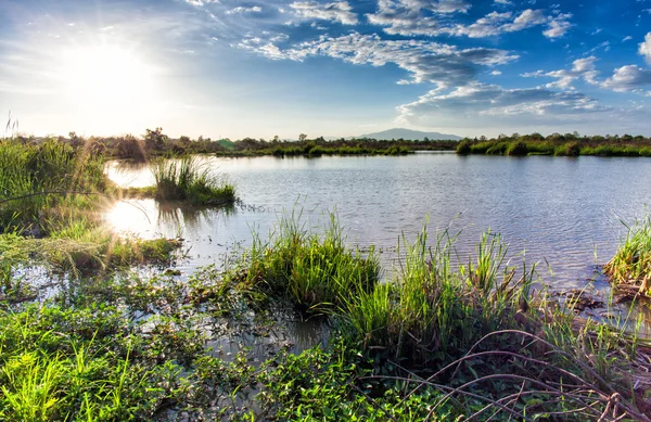 Laguna con nuvoloso e tramonto — Foto Stock