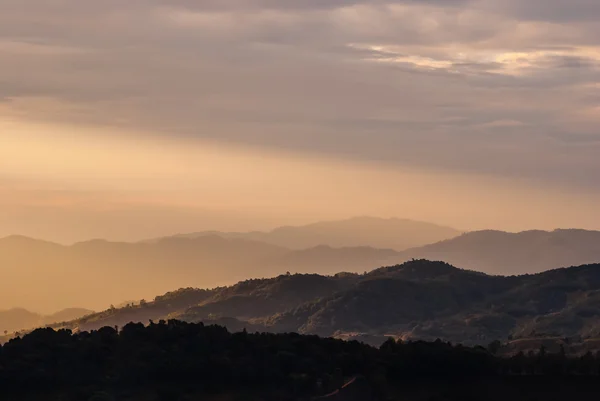 日光山の風景と霧 — ストック写真