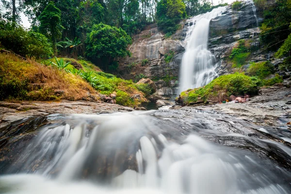 Vachiratharn vattenfall i thailand — Stockfoto