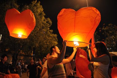 Sevgililer gününde tha-pae kapısı chiang mai Tayland