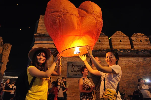 Valentinstag am tha-pae gate chiang mai thailand — Stockfoto