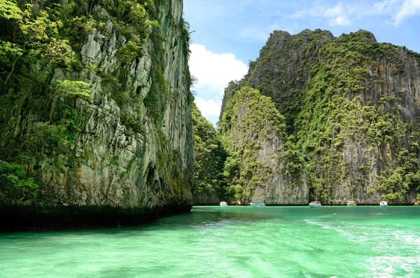 Phi phi zone is een populaire activiteit: gebieden om te snorkelen de koraal — Stockfoto