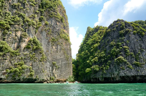 PHI PHI ZONE Is a popular activity : Areas to snorkel the coral — Stock Photo, Image