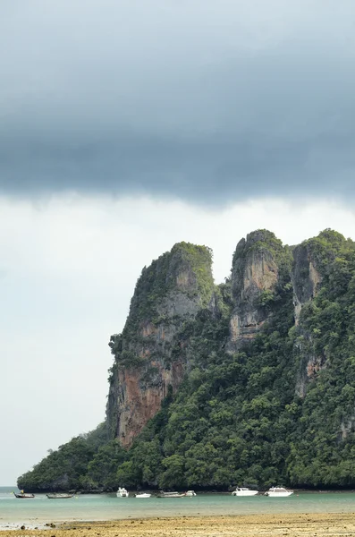 RAILAY travel steep cliffs. — Stock Photo, Image