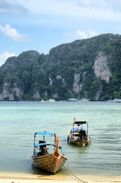 Közlekedési hajó "Phi Phi Beach " — Stock Fotó