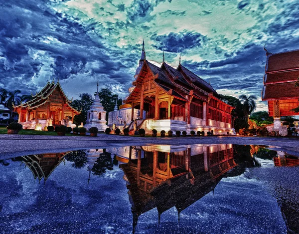 Phra singh tempel twilight tijd — Stockfoto
