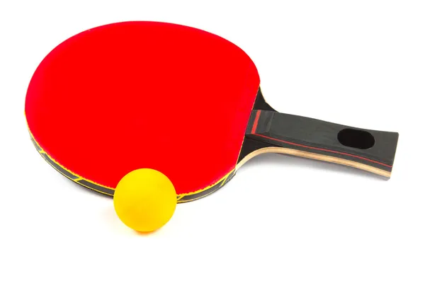 Пінг-понг червона ракетка з жовтим м'ячем — стокове фото
