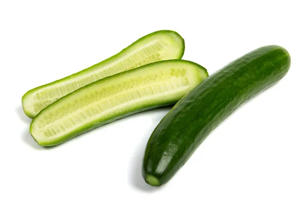 Verse rauwe komkommers geïsoleerd op wit — Stockfoto