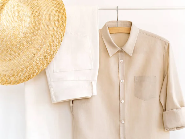 Woman Cotton Elegant Outfit Shades Beige Straw Hat Rack Summer — Stockfoto