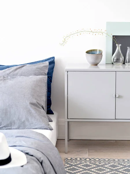 Home Hotel Interior Grey Shades Beautiful Bedroom Minimalist Design Modern Image En Vente