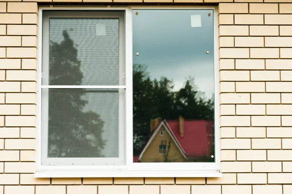 Окно в доме — стоковое фото
