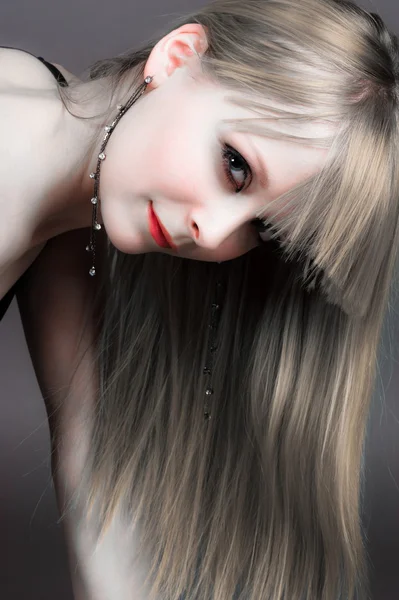 Long-haired piękna dziewczyna — Zdjęcie stockowe