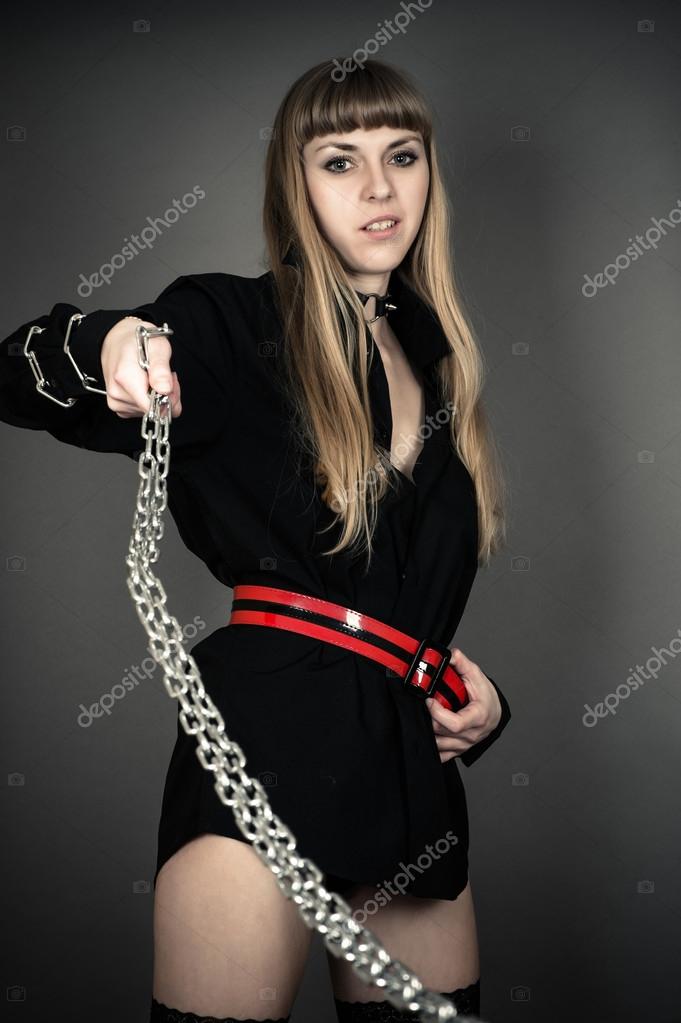 доминатрикс аманда. садистка. женщины садистки. злая госпожа. старая госпожа.