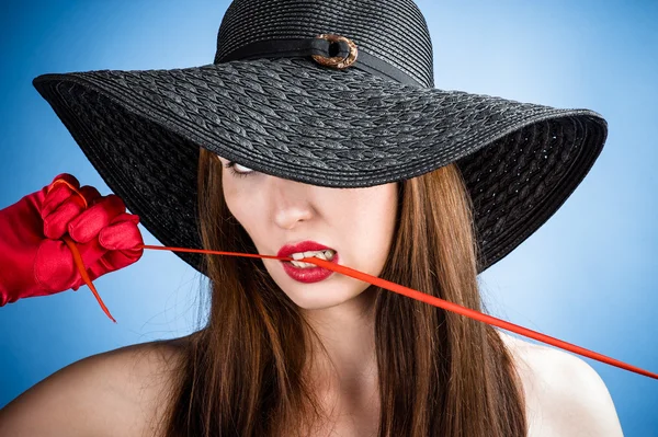 Mujer glamurosa con sombrero — Foto de Stock