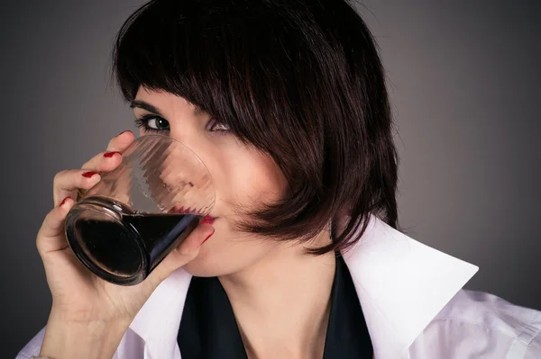 Woman is drinking a glass of whiskey — Stock Photo, Image