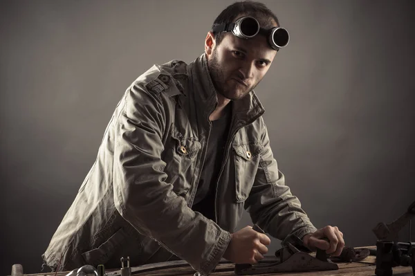 Engineer working for a workbench — Stock Photo, Image