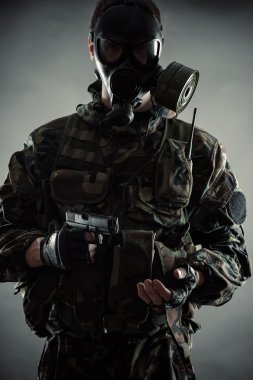 Üniformalı erkeklere