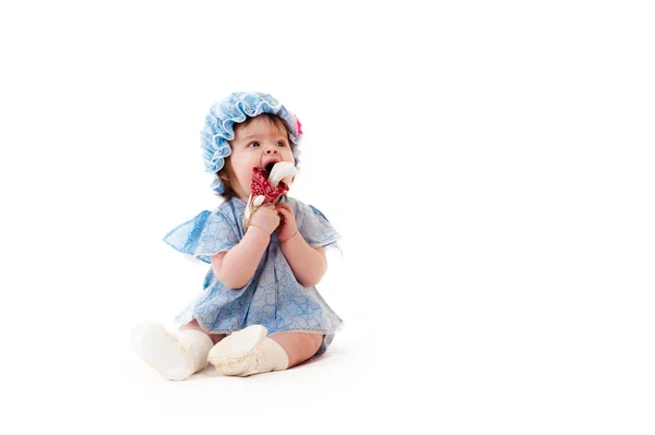 Baby flicka i en blå klänning — Stockfoto