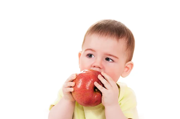 Malé dítě kouše apple — Stock fotografie