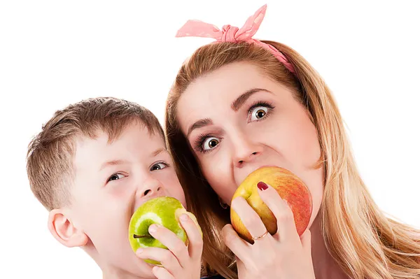 Mother son cheerfully biting apple — Stock Photo, Image