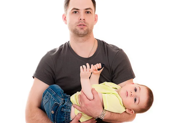 Joven padre e hijo pequeño aislados en blanco — Foto de Stock