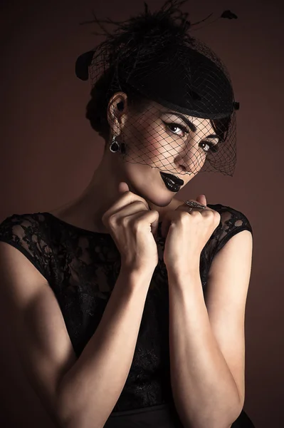 Modelo de moda de belleza con maquillaje negro — Foto de Stock