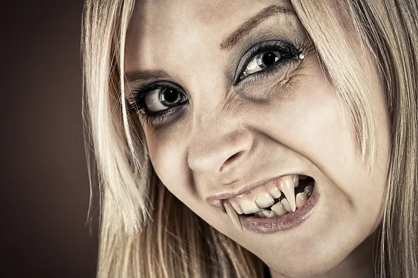 Humorvolles Porträt eines Vampirs — Stockfoto