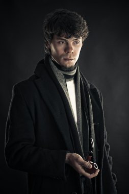 Sherlock holmes bir boru ile