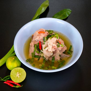 Balık köfteli erişte çorbası.