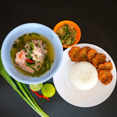 Balık köfteli erişte çorbası.