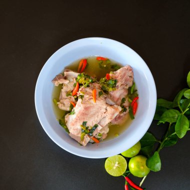 Balık köfteli erişte çorbası.