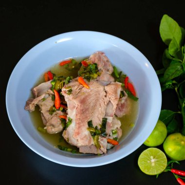 Balık köfteli erişte çorbası.