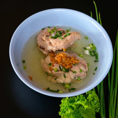 Balık köfteli erişte çorbası.