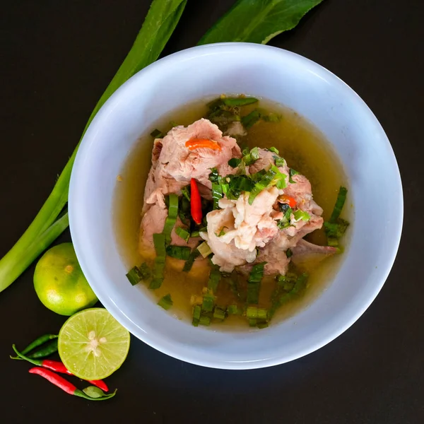 Balık köfteli erişte çorbası.