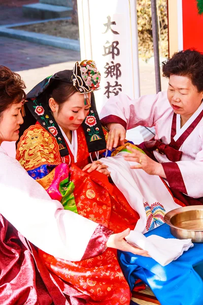 geleneksel Kore düğün performansını.