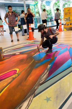 Bangkok - 3 Mart: çizim ve 3d sanat boyama sırasında bir sanatçı (tony cuboliquido).
