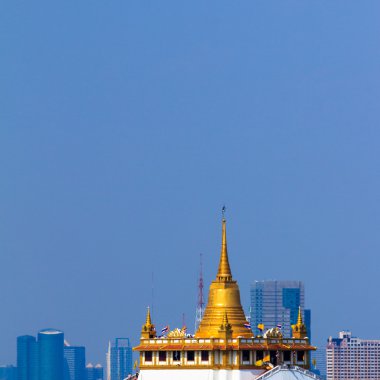 Tayland'ın altın pagoda landmark, altın yarış uzak manzara