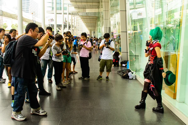 Bangkok - March 30 : An unidentified Japanese anime cosplay pose — Stock Photo, Image