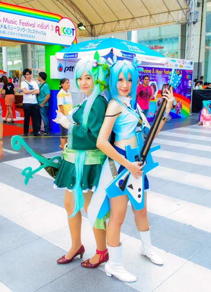 Bangkok - 30. března: Neidentifikovaných japonské anime cosplay pozice — Stock fotografie