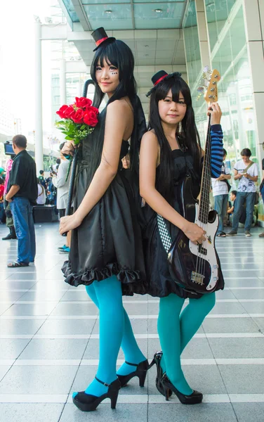 Bangkok - 30 mars: En oidentifierad japansk anime cosplay pose — Stockfoto